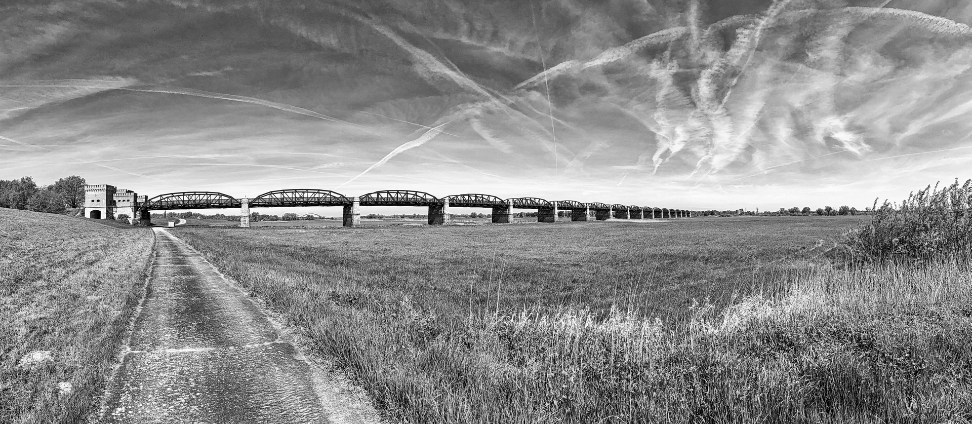 Besuch der Elbbrücke Dömitz: Erlebbare Eisenbahngeschichte und Naturidyll